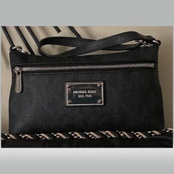 Michael Kors Wristlet/Wallet - Picture 1 of 5